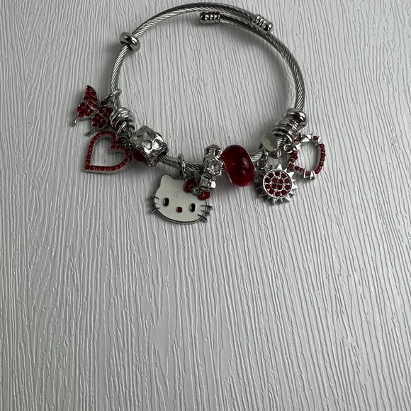 460 Red Hello Kitty Bracelet cute - Picture 2 of 4